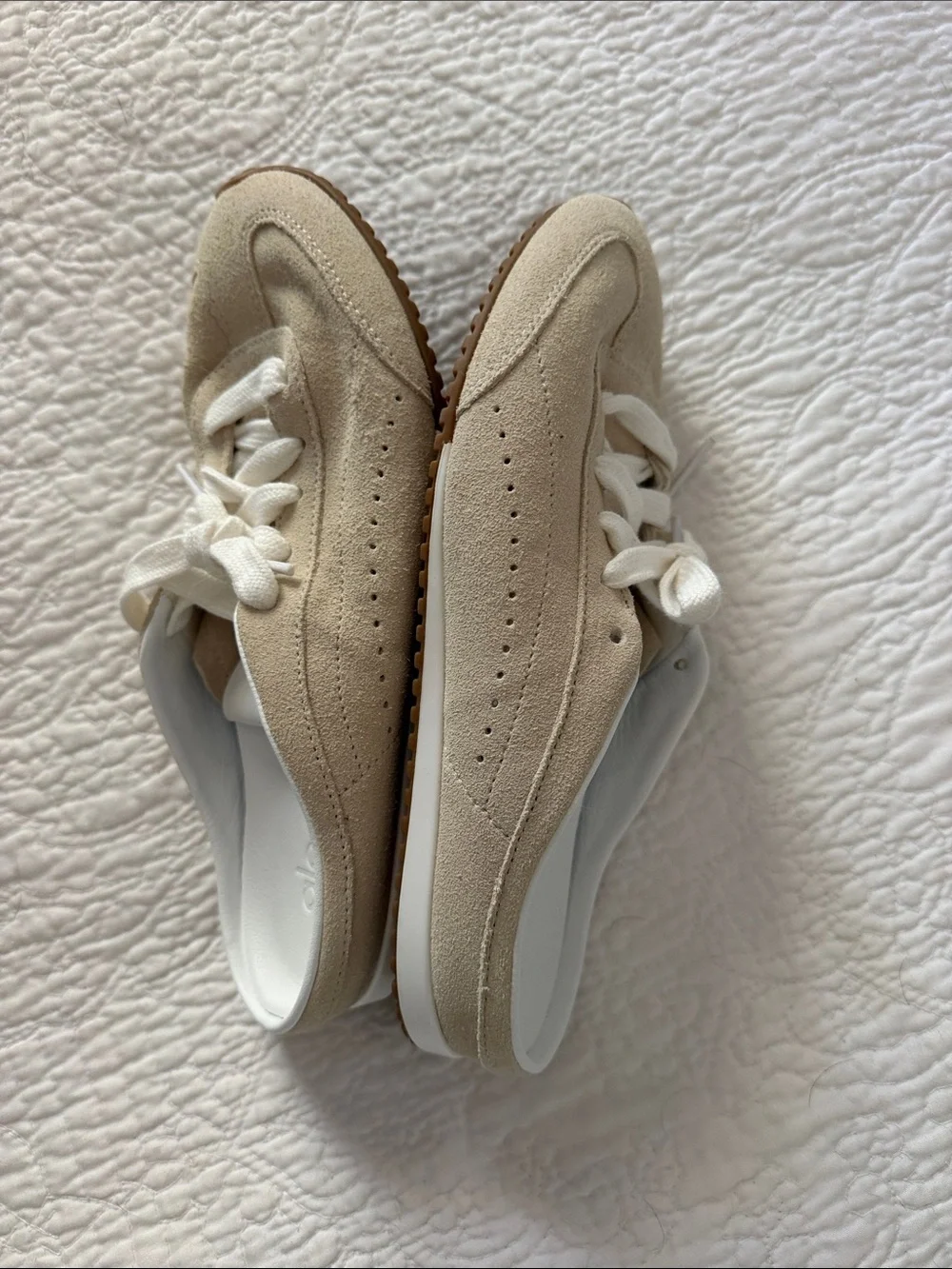 ALO Yoga alo beige